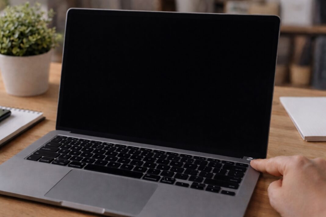 Schermo nero dopo l’accensione